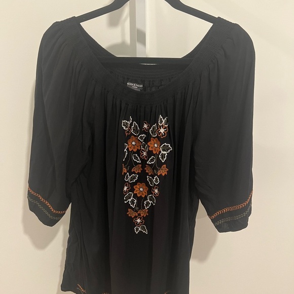 Chelsea & Theodore Women's Top. Black With Embroidery Women's Size 2X /78 retail - Picture 3 of 6